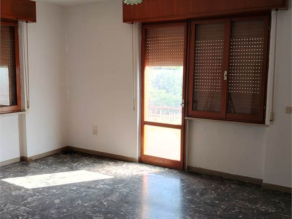 Casa bifamiliare con terreno a Canavaccio di Urbino 