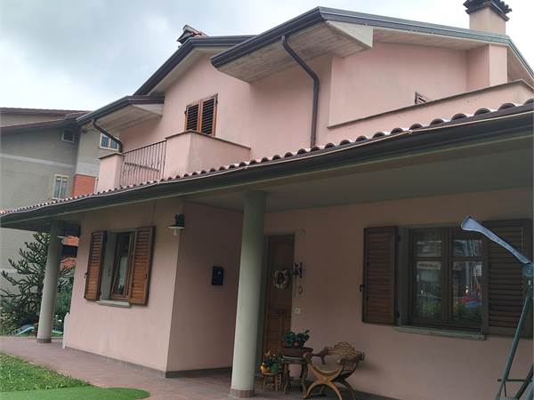 Villa bifamiliare con giardino a Villagrande di Montecopiolo 