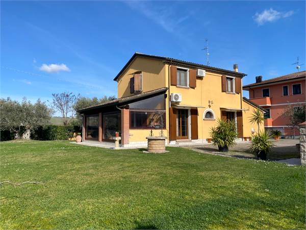 Elegante villa indipendente con parco tra le colline Riminesi 