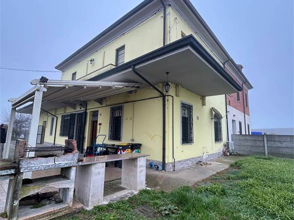 Bifamiliare con giardino e garage ad Alfonsine 