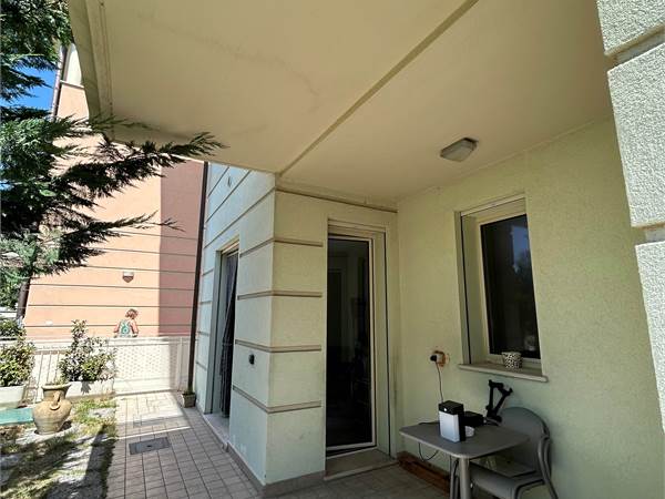 APPARTAMENTO PIANO TERRA CON GIARDINO E GARAGE – IGEA MARINA