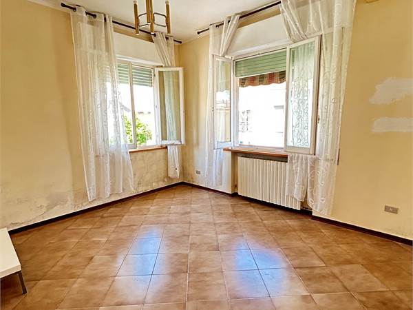 Rimini – Lagomaggio | Ampio trilocale con garage doppio e corte privata
